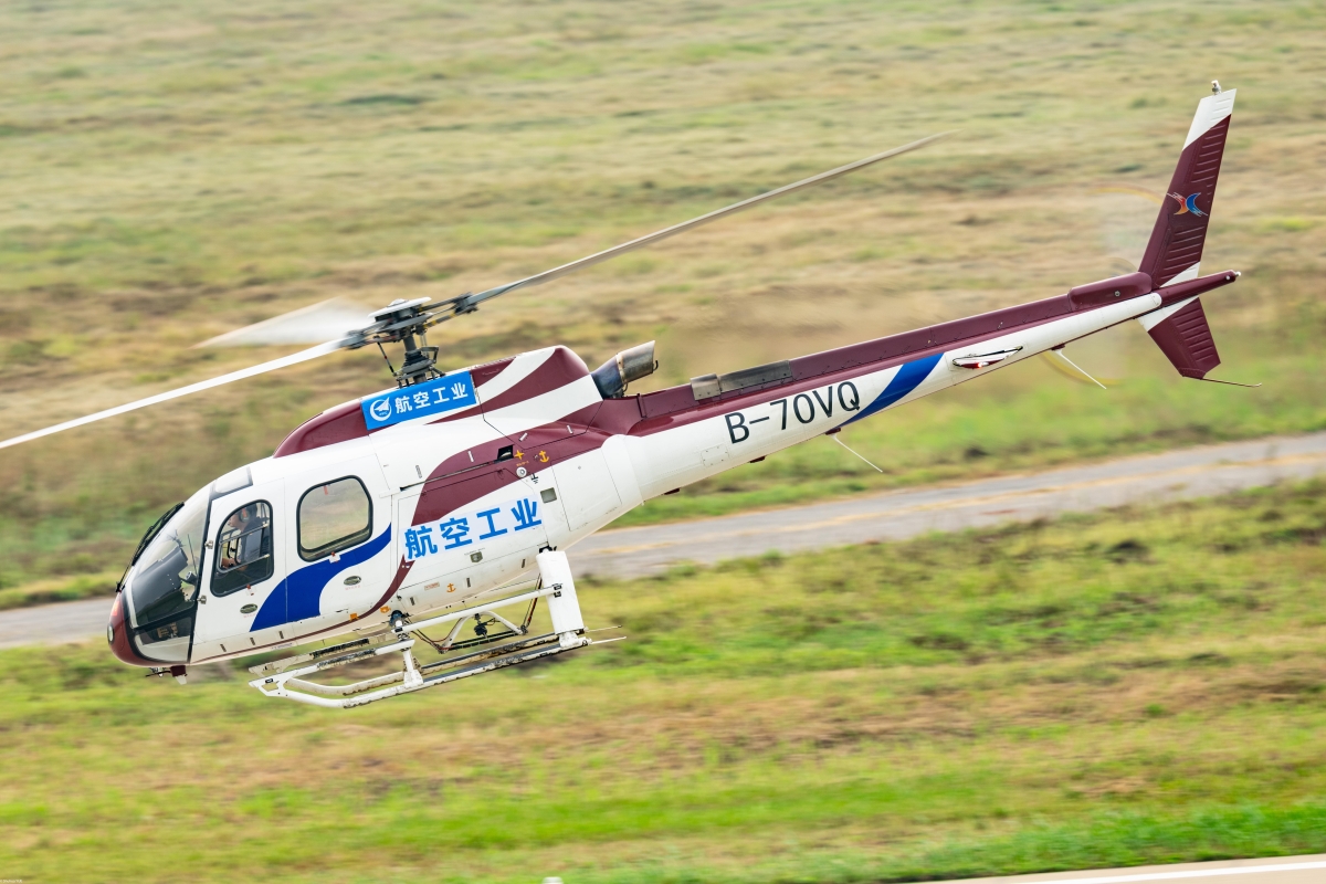 AC311A进行飞行预演。摄影：岳书华